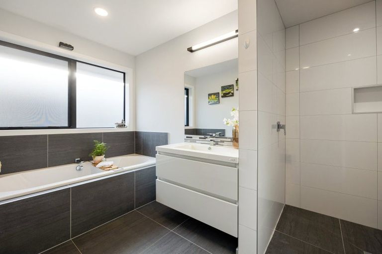 Photo of property in 18 Teatree Close, Huntington, Hamilton, 3210