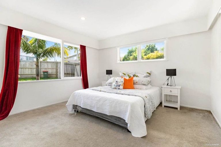 Photo of property in 158 Carlisle Road, Northcross, Auckland, 0632