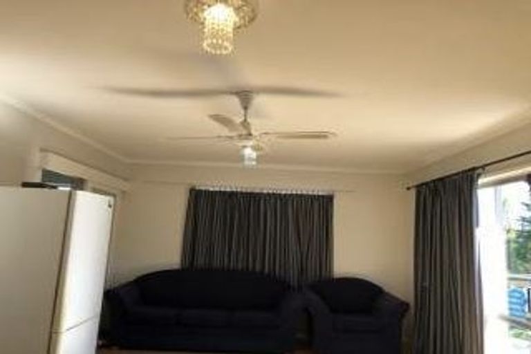 Photo of property in 33 Redwood Drive, Massey, Auckland, 0614