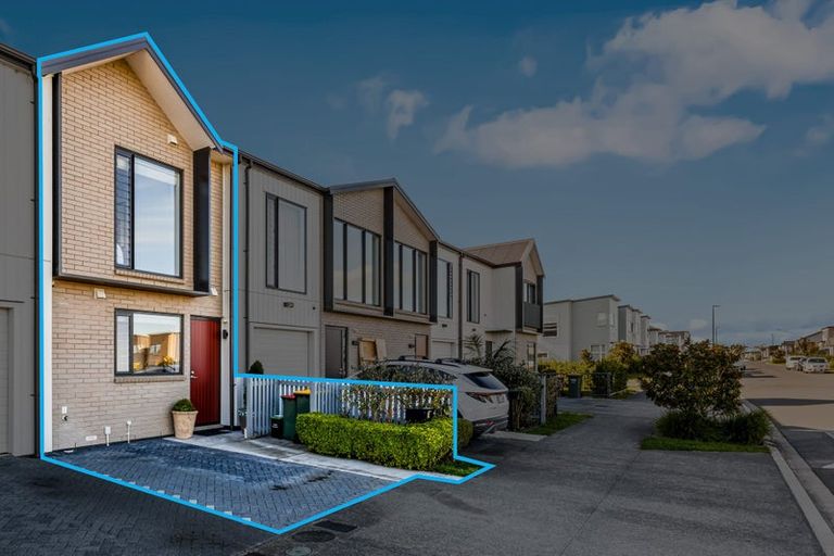 Photo of property in 73 Kopuru Road, Whenuapai, Auckland, 0618