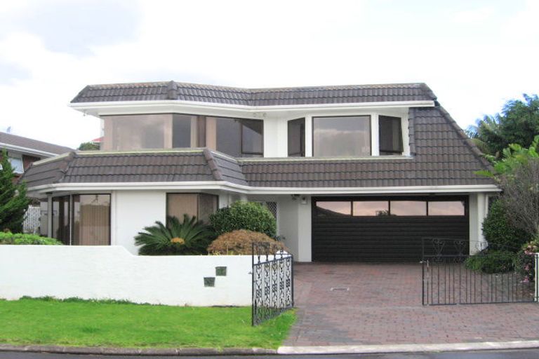 Photo of property in 10 Essington Place, Half Moon Bay, Auckland, 2012