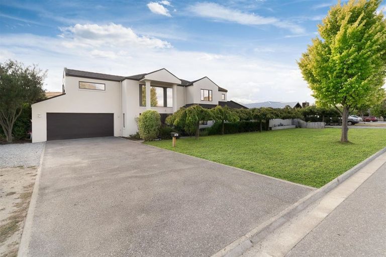 Photo of property in 1 Coburn Place, Lake Hayes, Queenstown, 9304