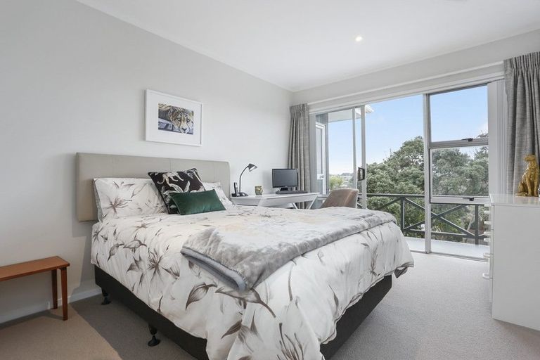 Photo of property in 2/37 Shanaway Rise, Hillcrest, Auckland, 0627