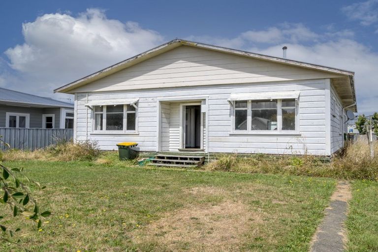 Photo of property in 16 Wilton Street, Levin, 5510