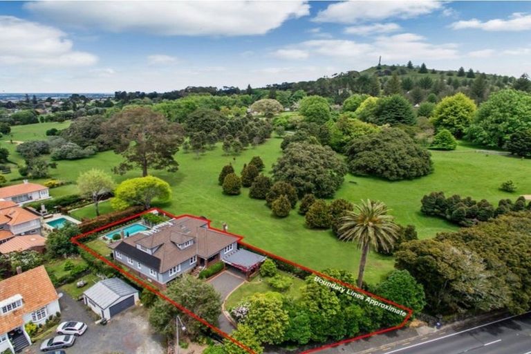 Photo of property in 200 Green Lane West, Greenlane, Auckland, 1051