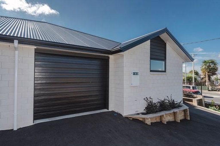 Photo of property in 1/142 Forest Lake Road, Forest Lake, Hamilton, 3200