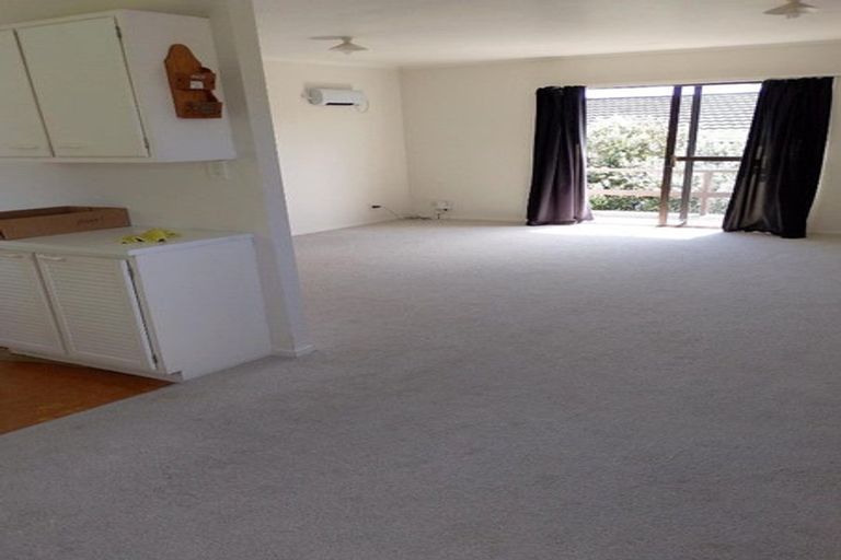 Photo of property in 2/8 Quiet Street, Te Atatu South, Auckland, 0610