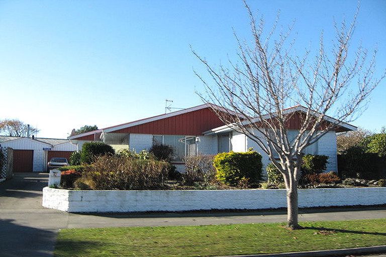 Photo of property in 10 Warren Crescent, Hillmorton, Christchurch, 8025