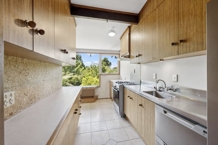 Photo of property in 222 Atkinson Road, Titirangi, Auckland, 0604