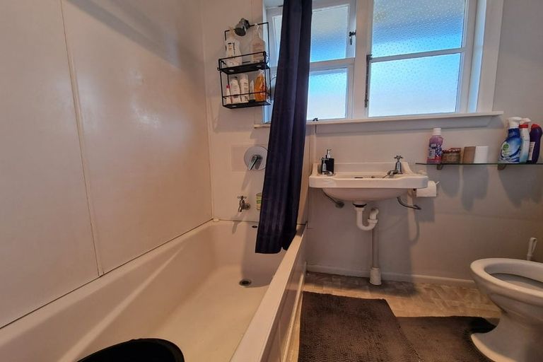 Photo of property in 77 Wai-iti Crescent, Woburn, Lower Hutt, 5010