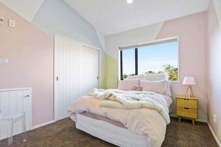 Photo of property in 10 Gavinike Place, Waimauku, 0812