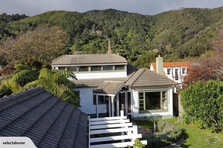 Photo of property in 12 Maire Street, Eastbourne, Lower Hutt, 5013