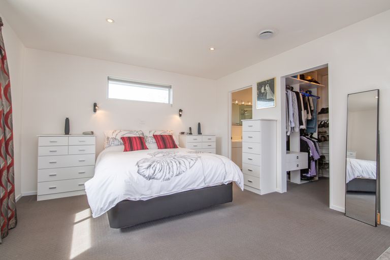 Photo of property in 12 Cranbrook Avenue, Burnside, Christchurch, 8053