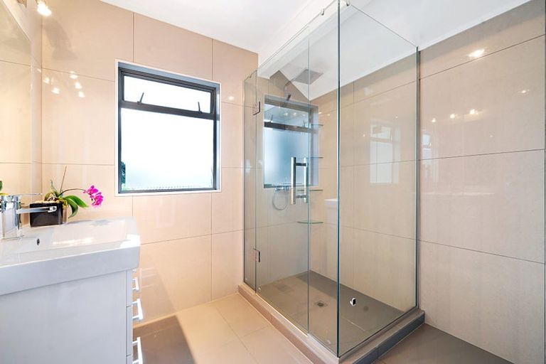 Photo of property in 50 Settlers Grove, Orewa, 0931