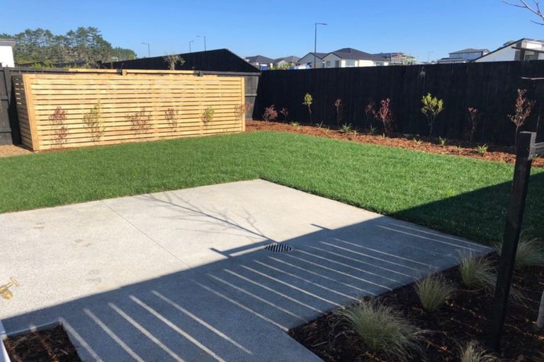 Photo of property in 36 Lumbarda Drive, Kumeu, 0810