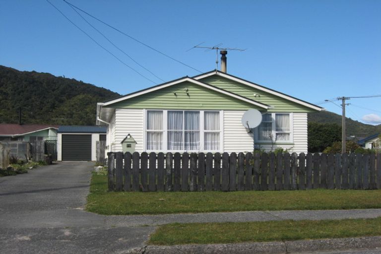 Photo of property in 76 Hall Street, Cobden, Greymouth, 7802