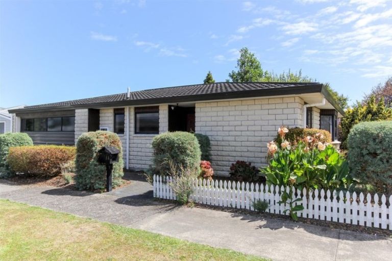Photo of property in 1a Turakina Street, Merrilands, New Plymouth, 4312