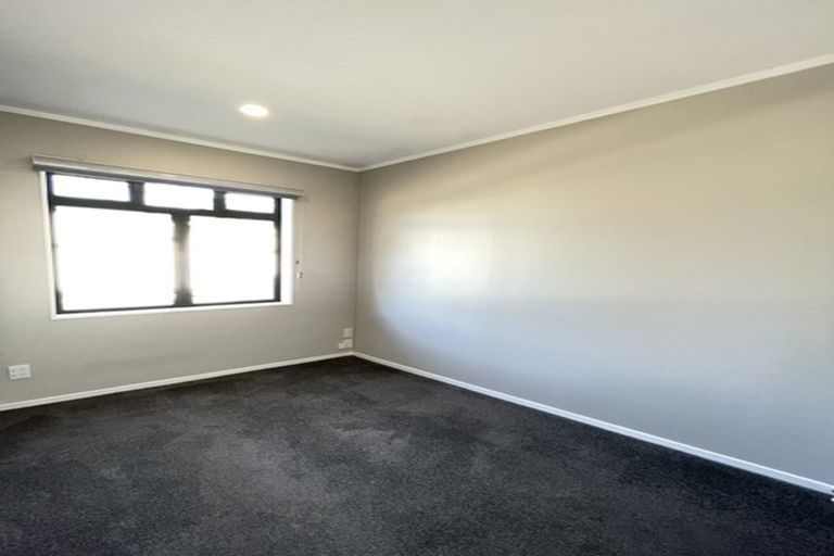 Photo of property in 913/9 Fields Parade, Oteha, Auckland, 0632