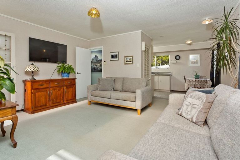 Photo of property in 1/11 Kahika Road, Birkdale, Auckland, 0626