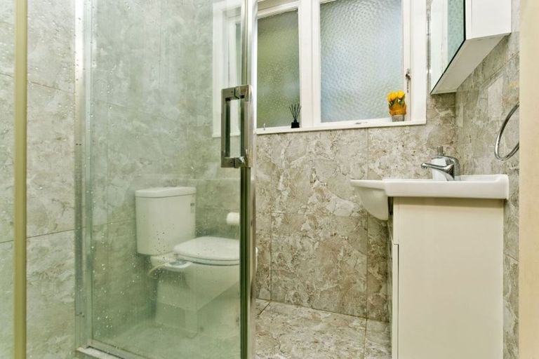 Photo of property in 1/178 Archers Road, Glenfield, Auckland, 0629