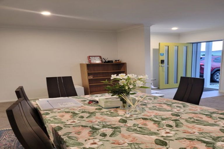 Photo of property in 16 Kutukutu Street, Takanini, 2112