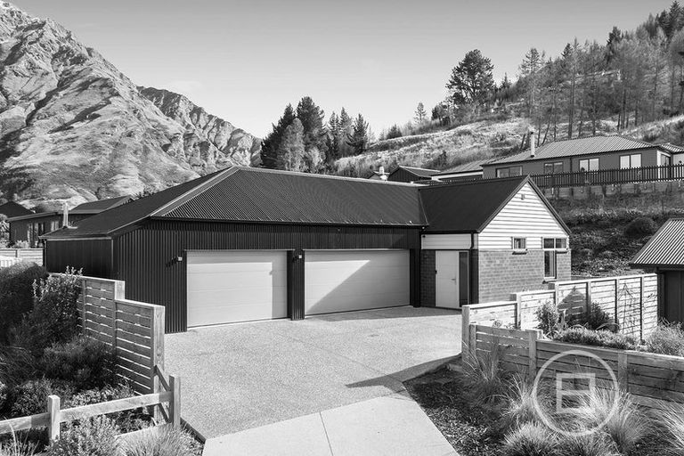 Photo of property in 12 Morepork Way, Arthurs Point, Queenstown, 9371