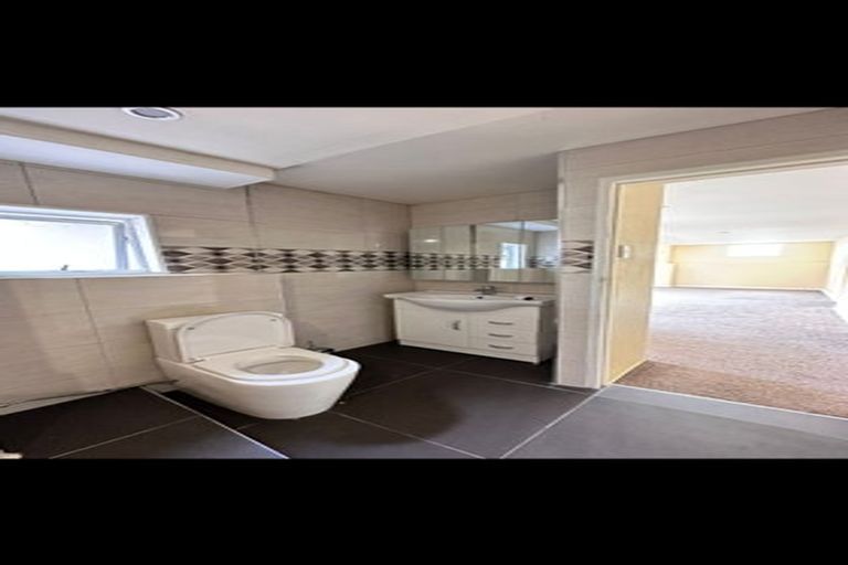 Photo of property in 37 Kamara Road, Glen Eden, Auckland, 0602