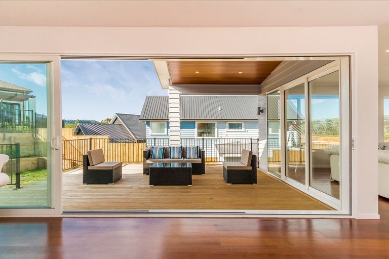 Photo of property in 14 Tauwaka Crescent, Riverhead, 0820