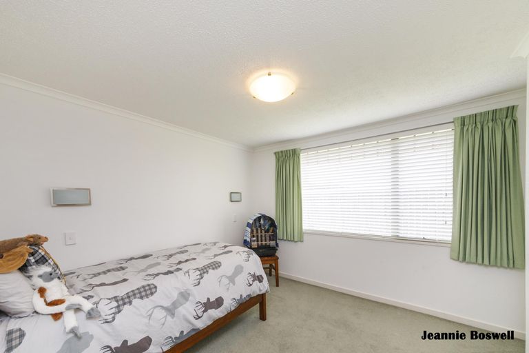 Photo of property in 30 Caroline Crescent, Highbury, Palmerston North, 4412