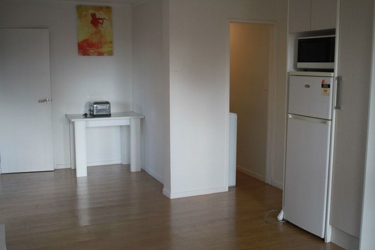 Photo of property in 2/26 Unsworth Drive, Unsworth Heights, Auckland, 0632