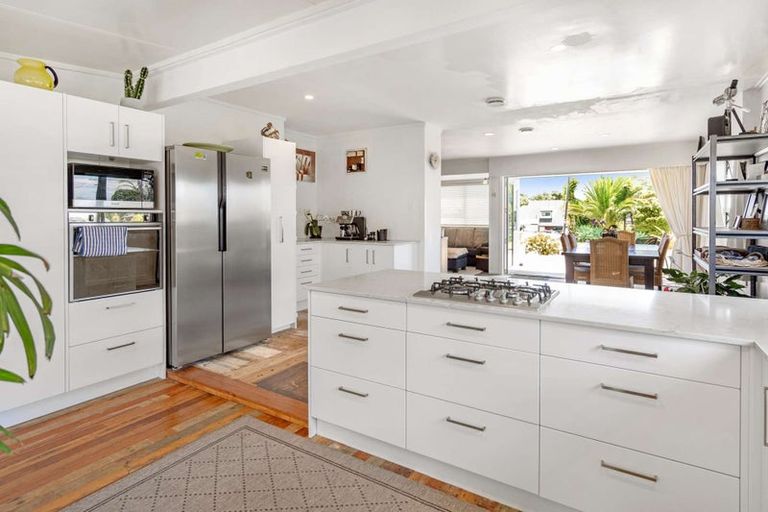 Photo of property in 37 Roretana Drive, Athenree, Waihi Beach, 3177