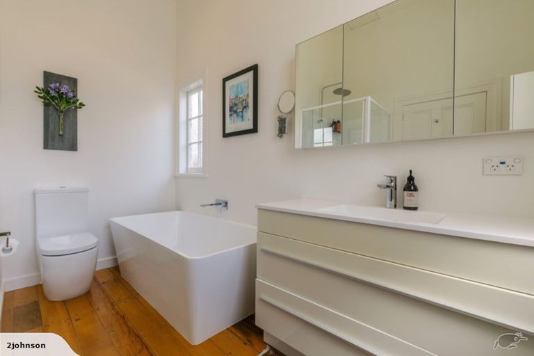 Photo of property in 40 King Edward Parade, Devonport, Auckland, 0624