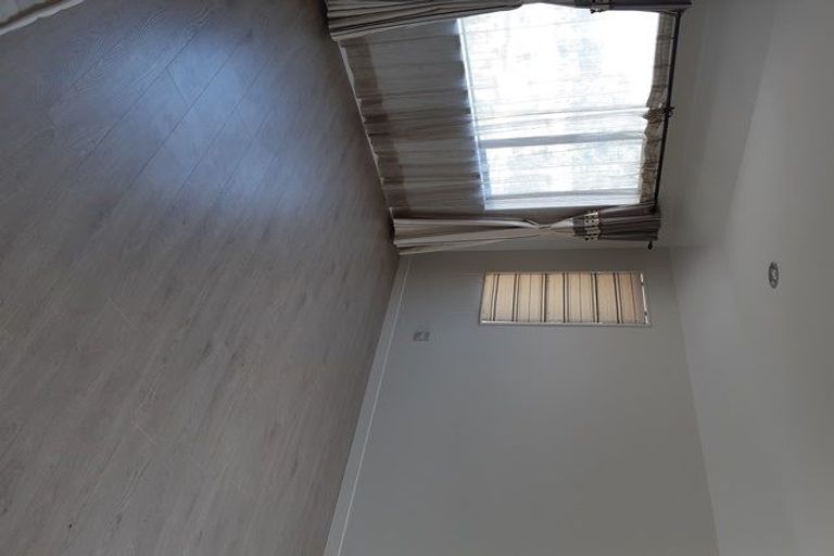 Photo of property in 102 Tamahere Drive, Glenfield, Auckland, 0629