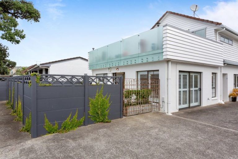 Photo of property in 1/32 Kitchener Road, Milford, Auckland, 0620