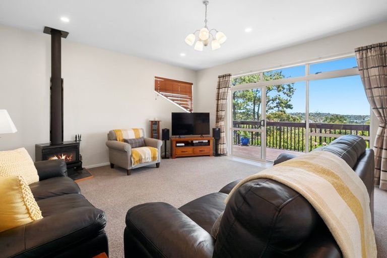 Photo of property in 17 Bushglen Court, Browns Bay, Auckland, 0630