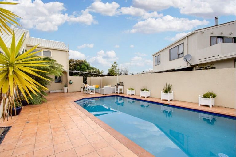 Photo of property in 3 Moana Place, Taradale, Napier, 4112