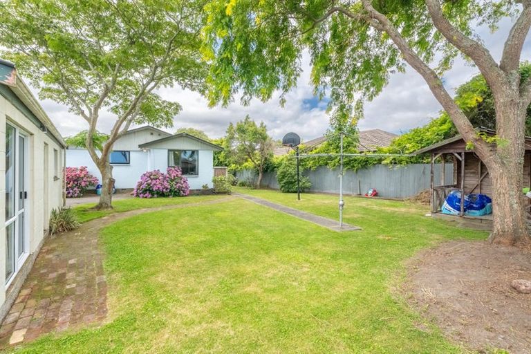 Photo of property in 19 Elwyn Place, Avonhead, Christchurch, 8042