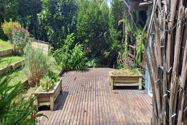 Photo of property in 2/21 Malters Place, Browns Bay, Auckland, 0630