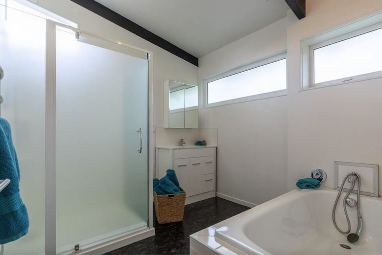 Photo of property in 57 Arapito Road, Titirangi, Auckland, 0604