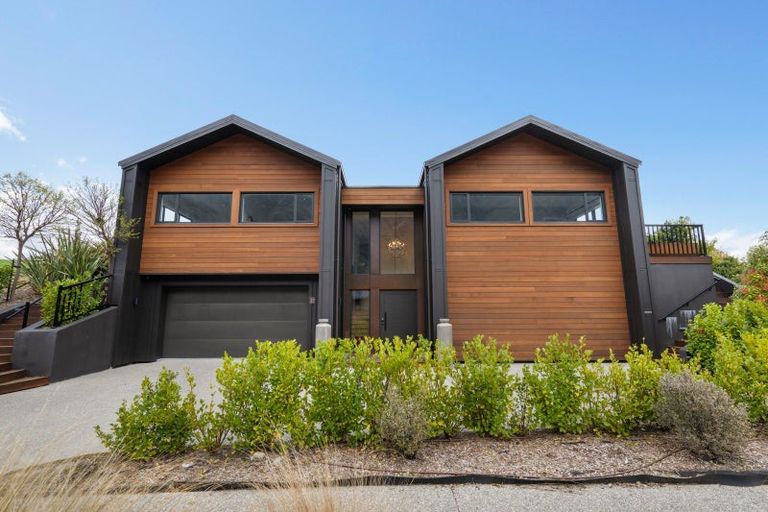 Photo of property in 37 Pendeen Crescent, Jacks Point, Queenstown, 9371