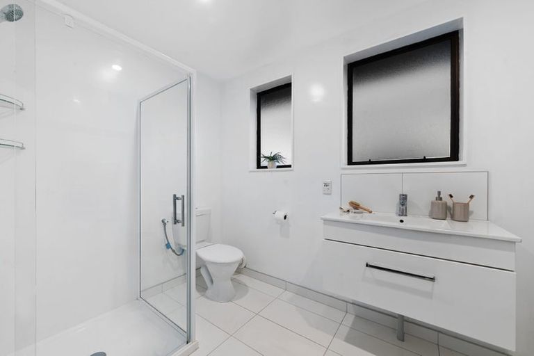 Photo of property in 2/30a Manning Place, Woolston, Christchurch, 8023