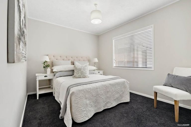 Photo of property in 4 Citation Way, Botany Downs, Auckland, 2010
