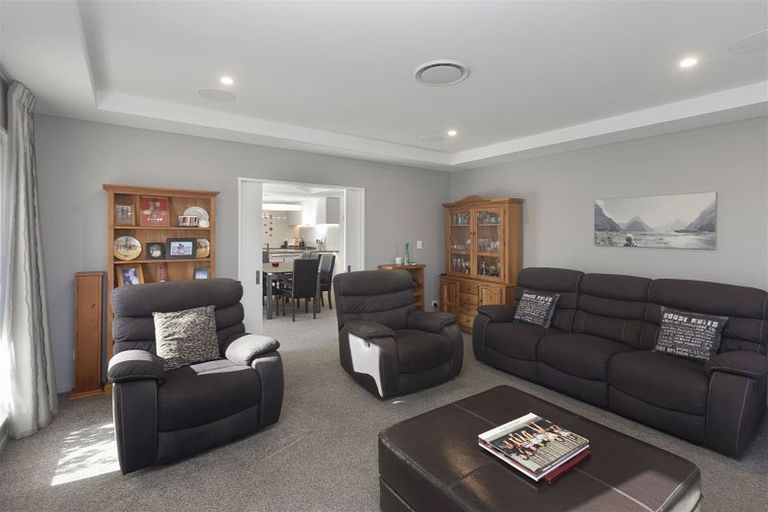Photo of property in 10 Gerard Place, Rangiora, 7400