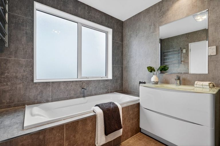 Photo of property in 41 Ascension Crescent, Orewa, 0931