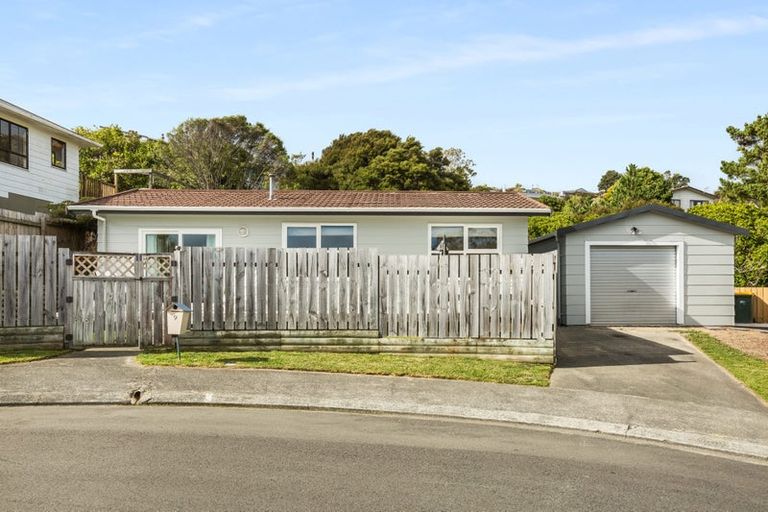 Photo of property in 9 Gaff Place, Whitby, Porirua, 5024