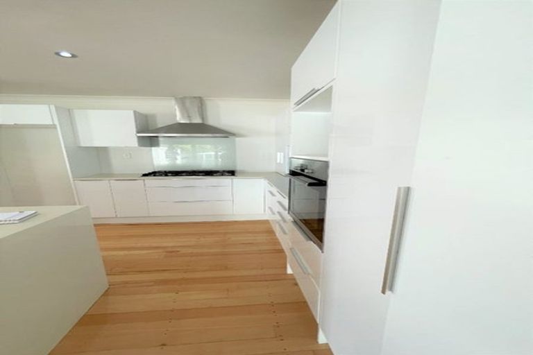 Photo of property in 25 Portadown Avenue, Pakuranga Heights, Auckland, 2010