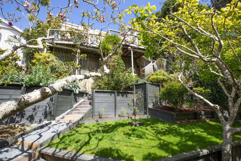 Photo of property in 8 Kowhai Road, Kelburn, Wellington, 6012