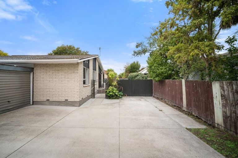 Photo of property in 2/32 Prestons Road, Redwood, Christchurch, 8051