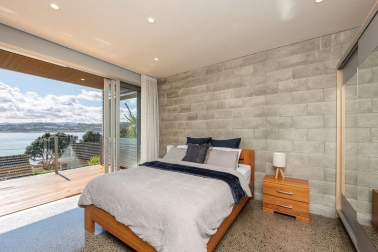 Photo of property in 314a Queens Drive, Lyall Bay, Wellington, 6022