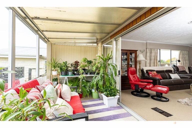 Photo of property in 20 Timaru Road, Waimate, 7924